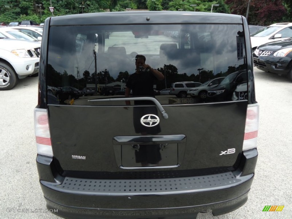 2004 xB  - Black / Dark Charcoal photo #7