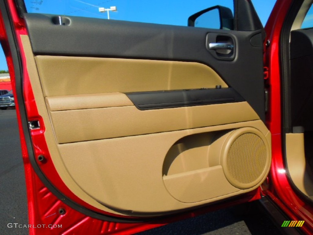 2012 Jeep Patriot Altitude Dark Slate Gray/Light Pebble Beige Door Panel Photo #68583494