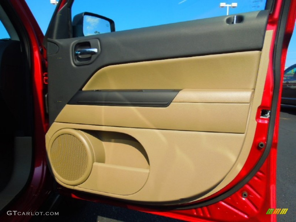 2012 Jeep Patriot Altitude Door Panel Photos