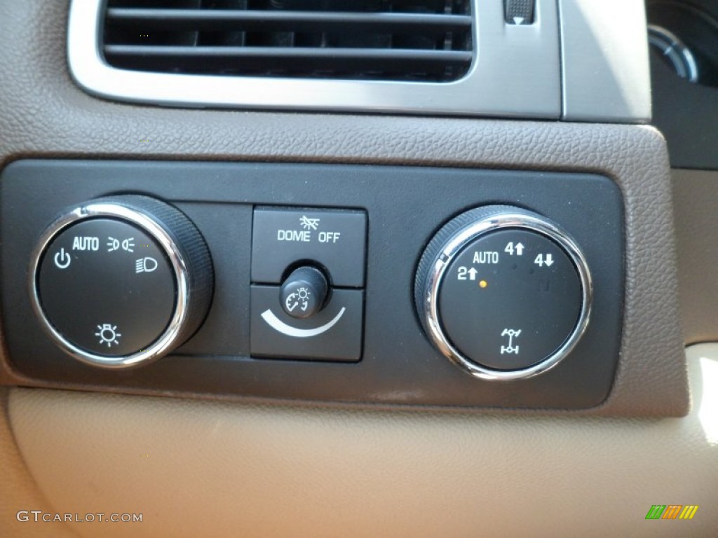 2009 Chevrolet Avalanche LS 4x4 Controls Photo #68585306