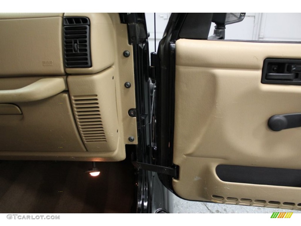2002 Wrangler Sahara 4x4 - Black / Camel Beige/Dark Green photo #44