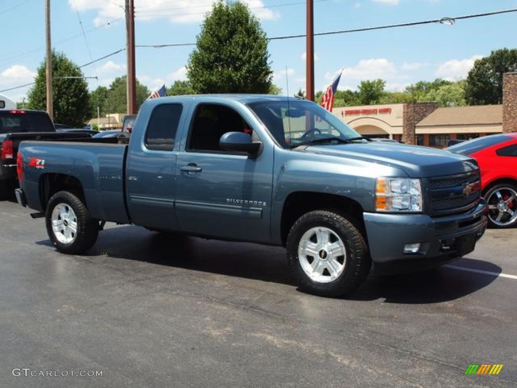 2009 Silverado 1500 LT Extended Cab 4x4 - Blue Granite Metallic / Ebony photo #2