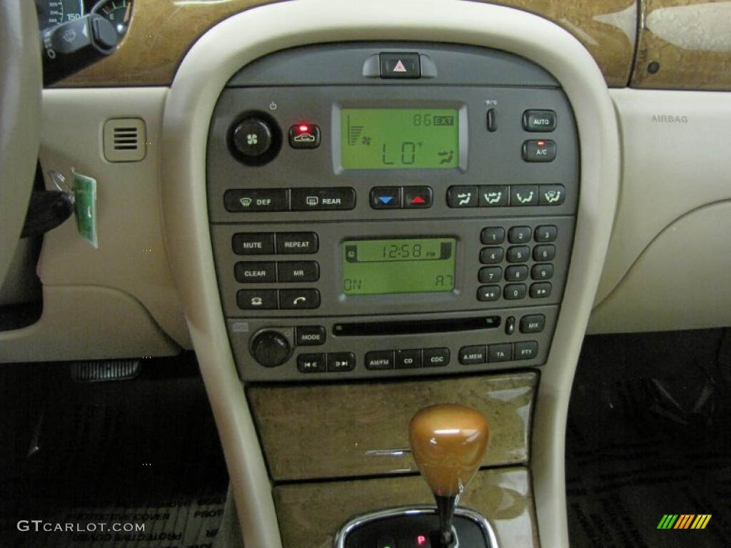 2003 Jaguar X-Type 3.0 Controls Photo #68595077