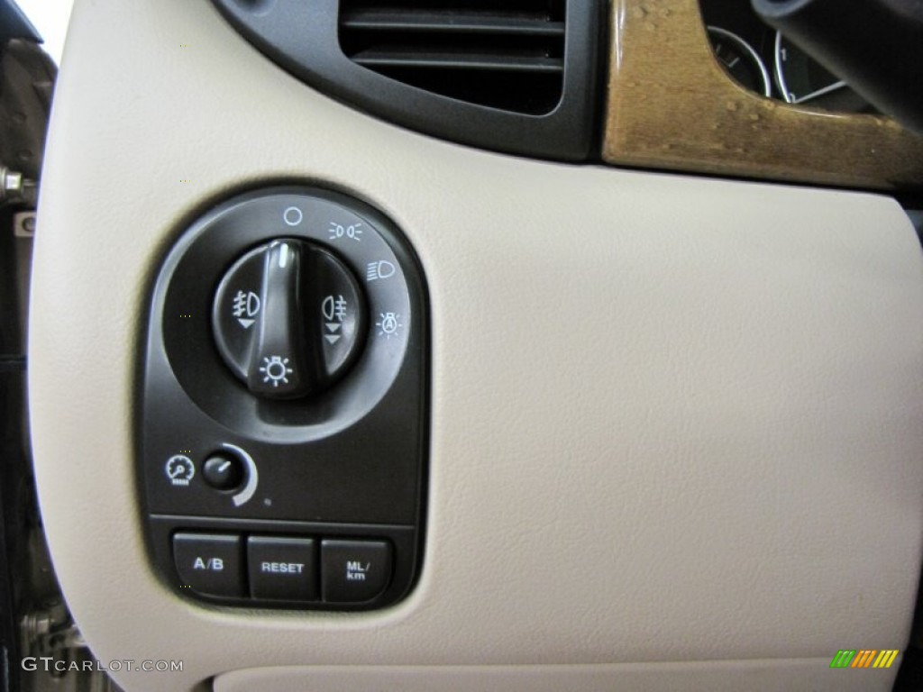2003 Jaguar X-Type 3.0 Controls Photo #68595095