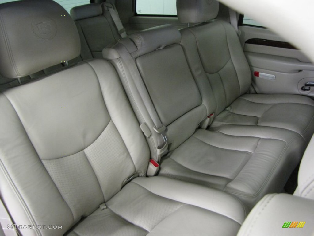 2003 Cadillac Escalade AWD Rear Seat Photo #68595386
