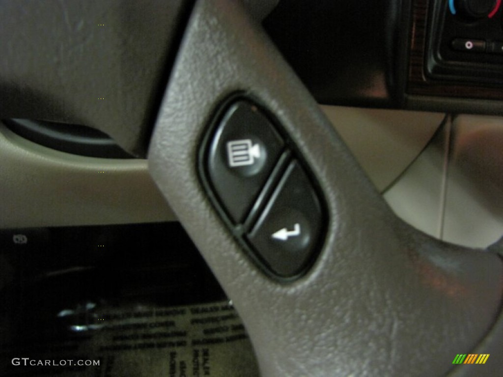 2003 Cadillac Escalade AWD Controls Photo #68595524