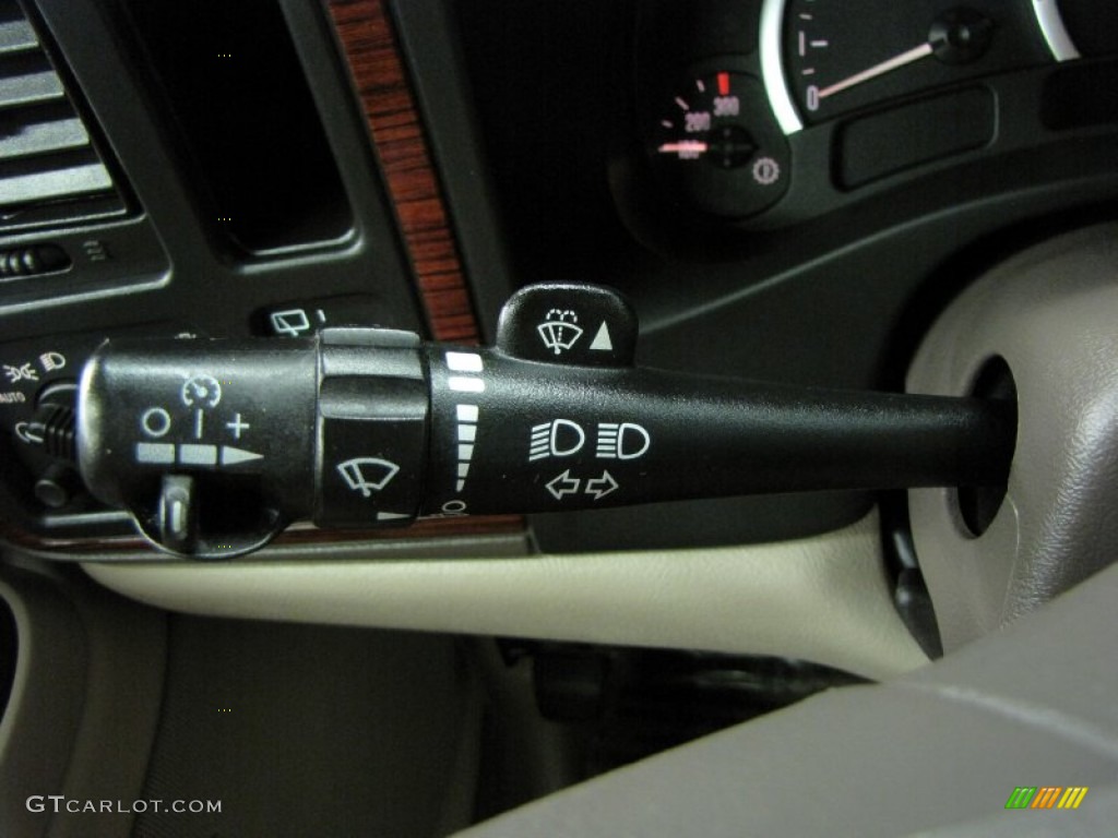 2003 Cadillac Escalade AWD Controls Photo #68595533