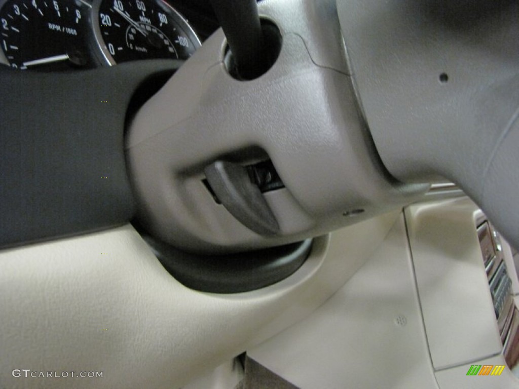 2003 Cadillac Escalade AWD Controls Photo #68595542