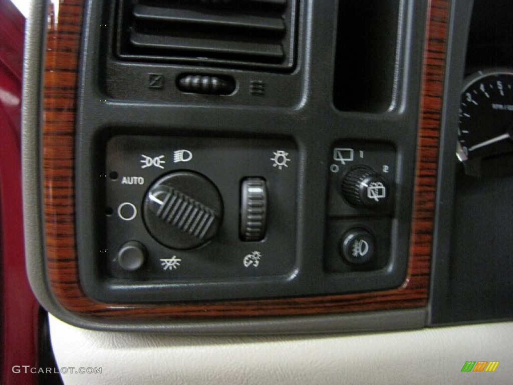 2003 Cadillac Escalade AWD Controls Photo #68595647