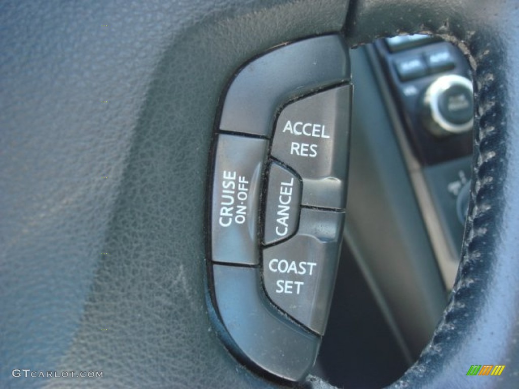 2002 Nissan Maxima SE Controls Photo #68595984