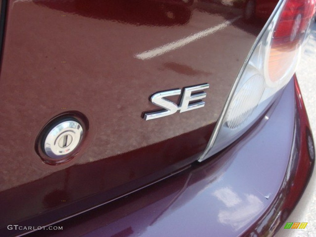 2002 Nissan Maxima SE Marks and Logos Photo #68596031