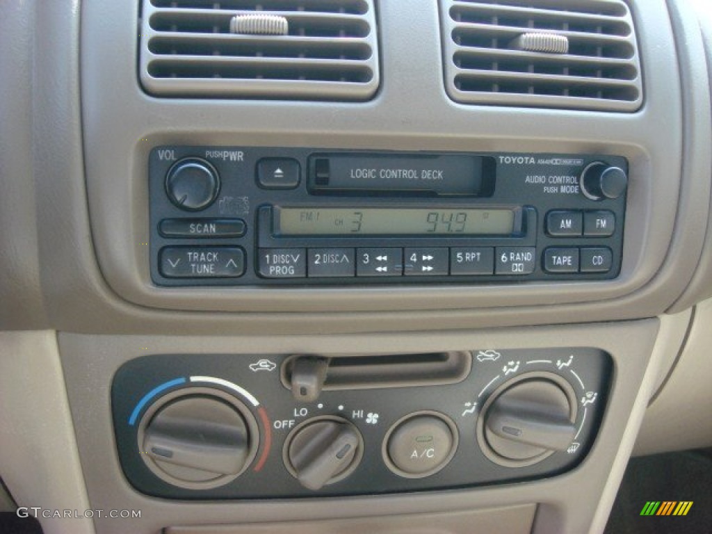 1998 Toyota Corolla LE Audio System Photos