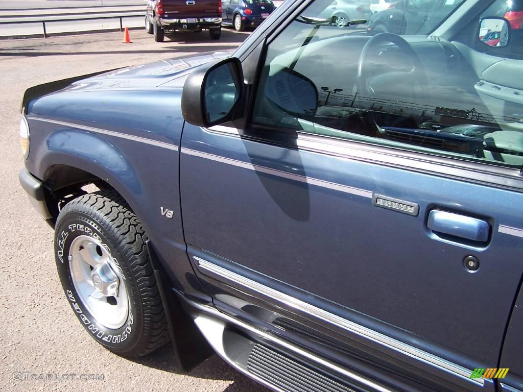 1998 Explorer XLT 4x4 - Light Denim Blue Metallic / Medium Graphite photo #22