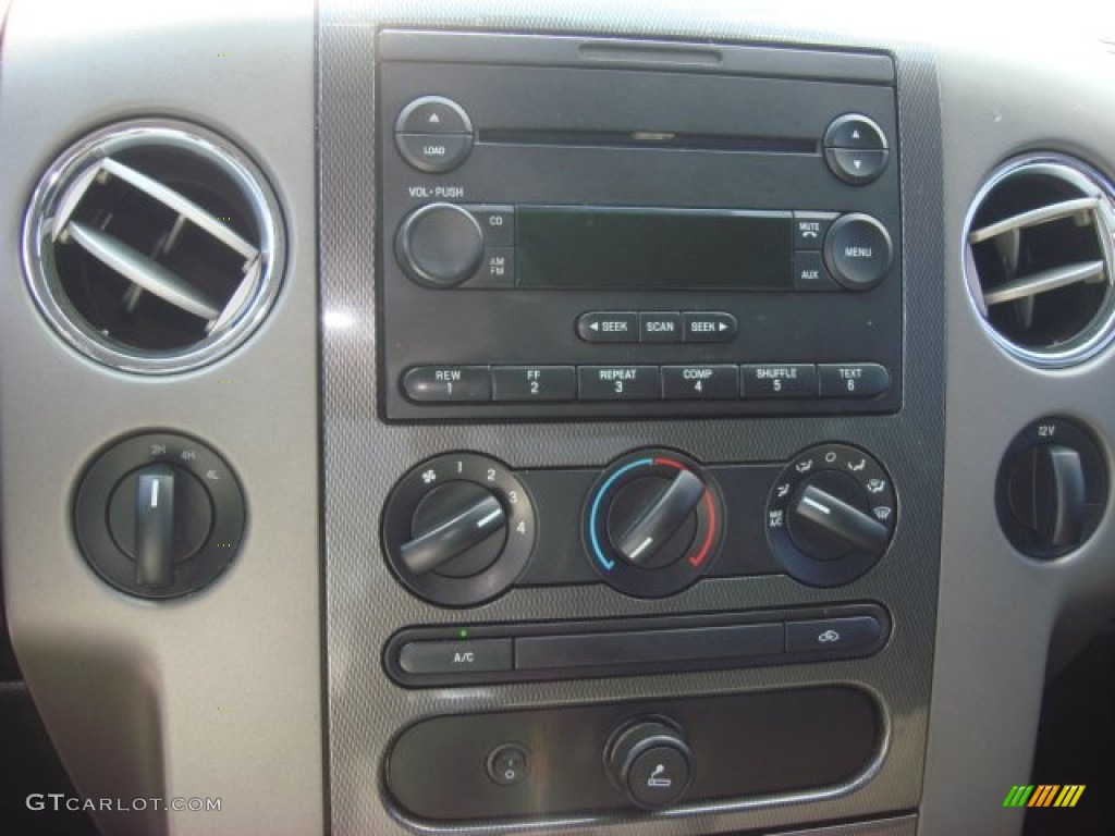 2004 Ford F150 FX4 SuperCab 4x4 Controls Photo #68598101
