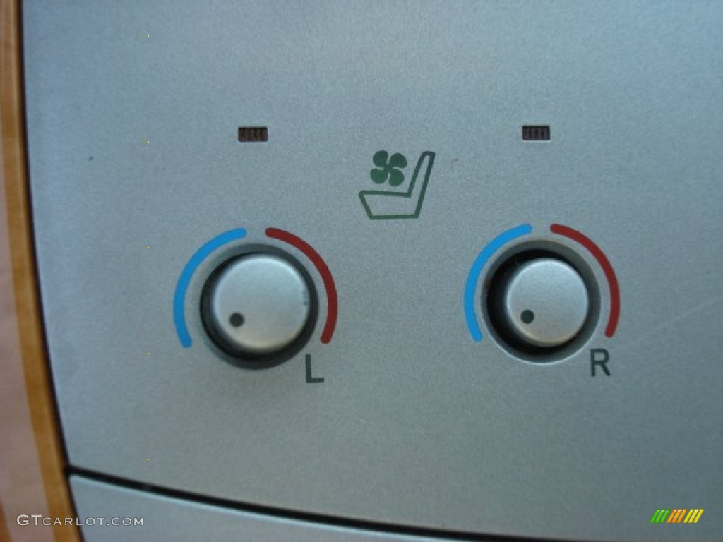 2006 Toyota Avalon Limited Controls Photo #68600294
