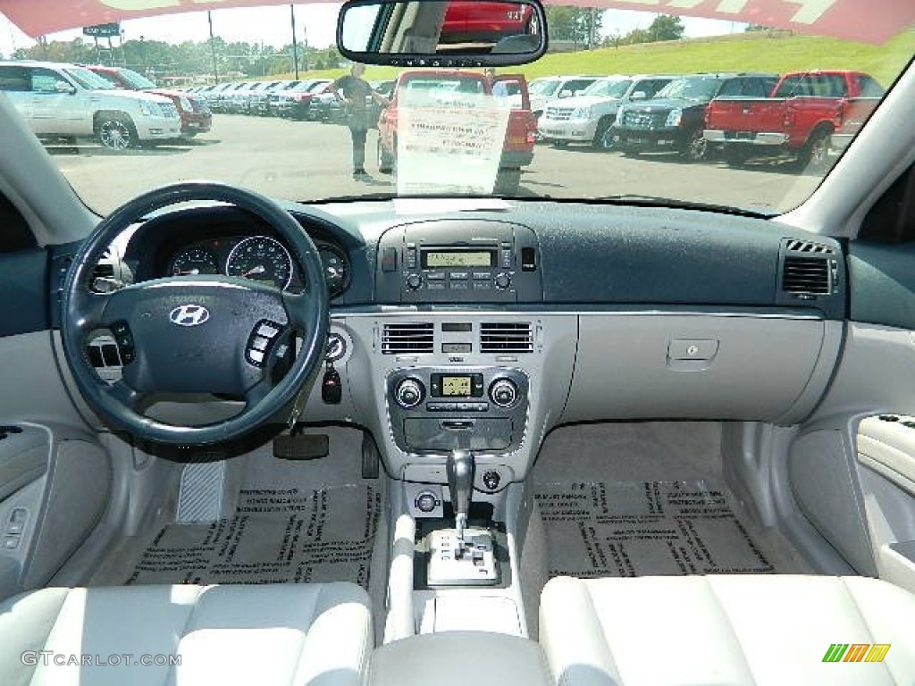 2006 Hyundai Sonata LX V6 Gray Dashboard Photo #68601788