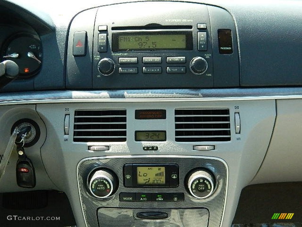 2006 Hyundai Sonata LX V6 Controls Photo #68601803