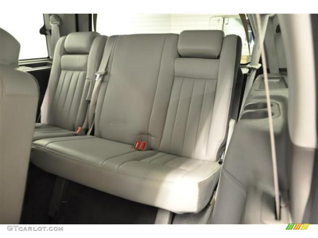 2005 Lincoln Navigator Luxury 4x4 Rear Seat Photo #68602250