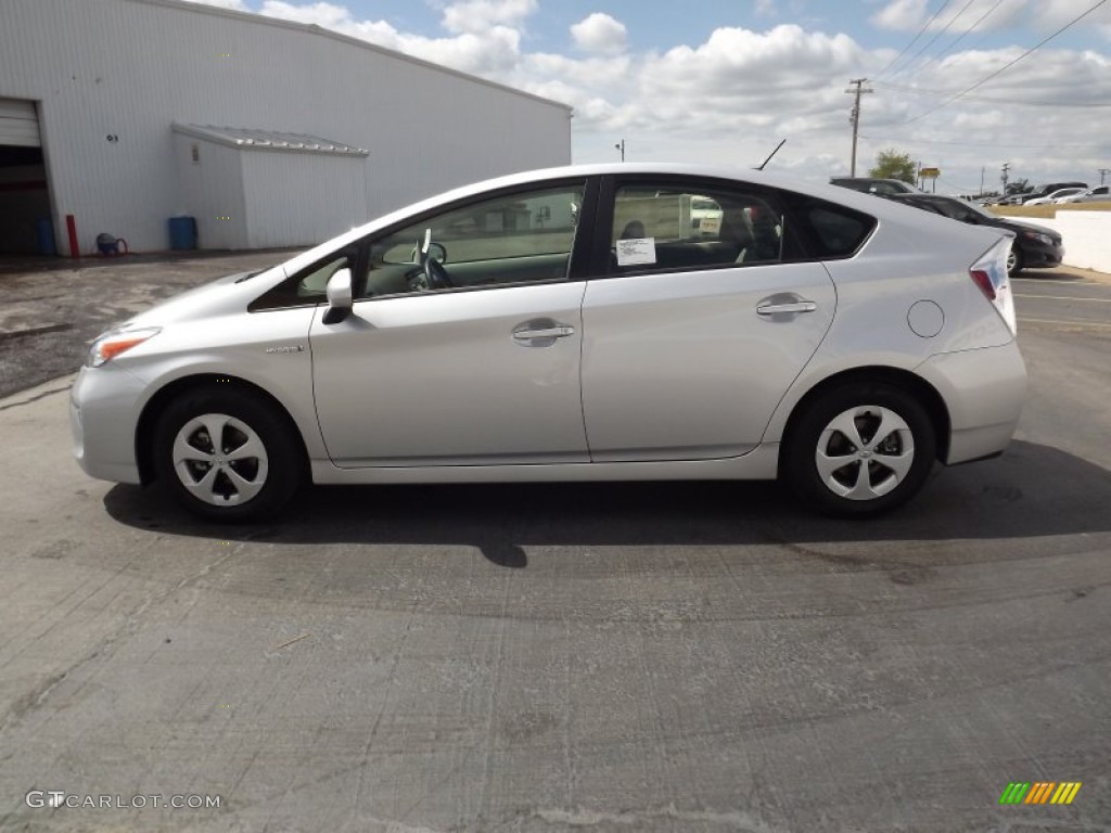 Classic Silver Metallic 2012 Toyota Prius 3rd Gen Two Hybrid Exterior Photo #68604417