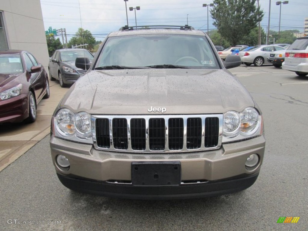 2005 Grand Cherokee Limited 4x4 - Light Khaki Metallic / Dark Khaki/Light Graystone photo #6