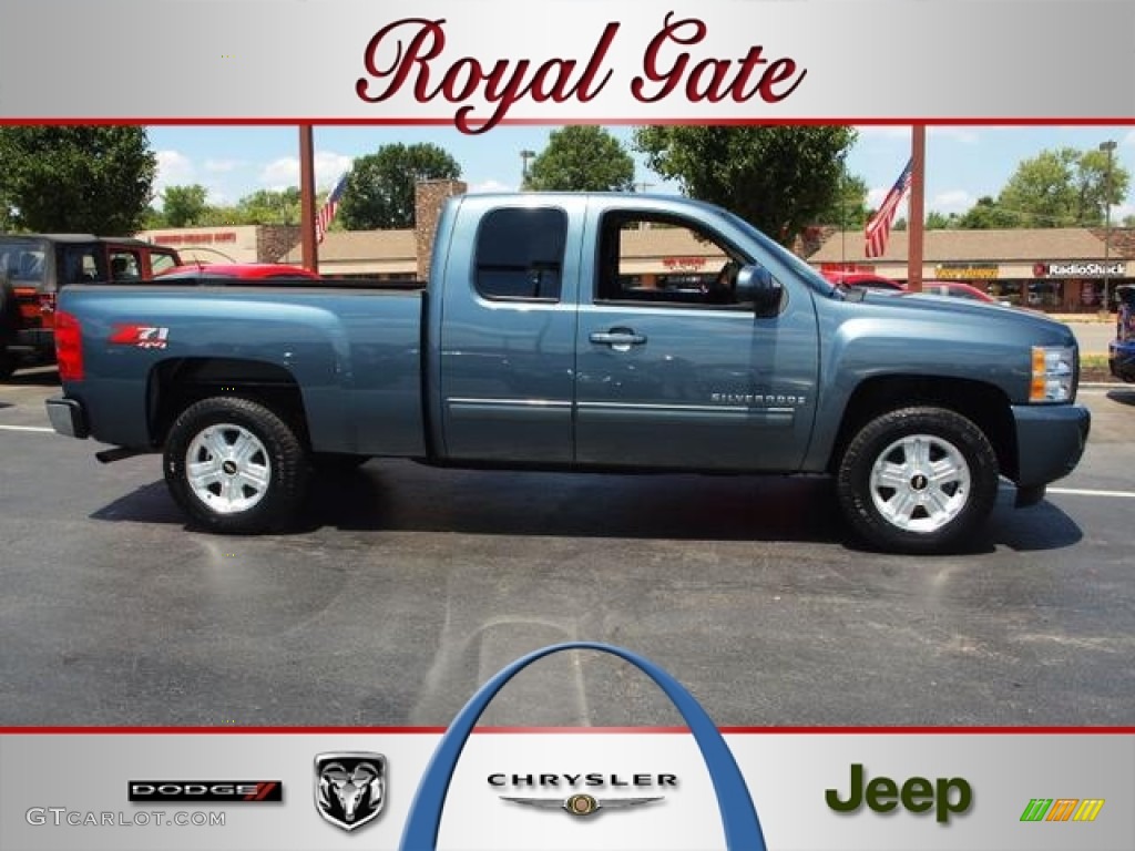 2009 Silverado 1500 LT Extended Cab 4x4 - Blue Granite Metallic / Ebony photo #1