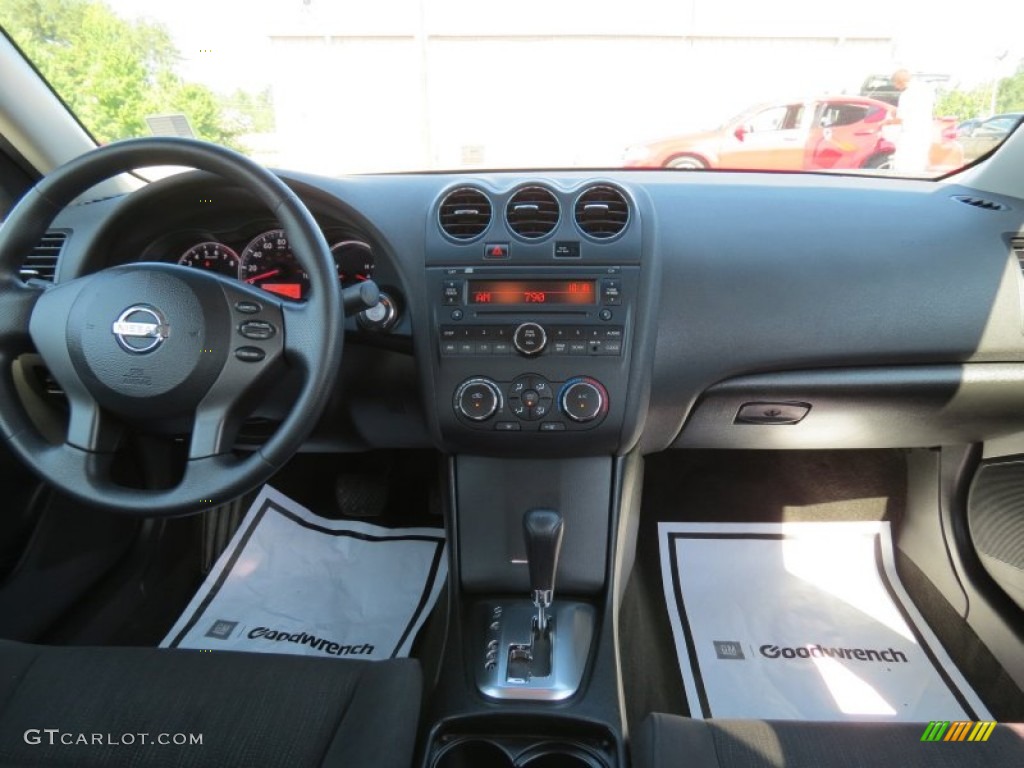 2011 Nissan Altima 2.5 S Charcoal Dashboard Photo #68608781