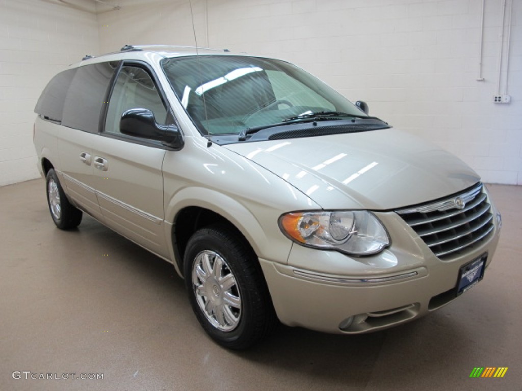 Linen Gold Metallic 2006 Chrysler Town & Country Limited Exterior Photo #68611298