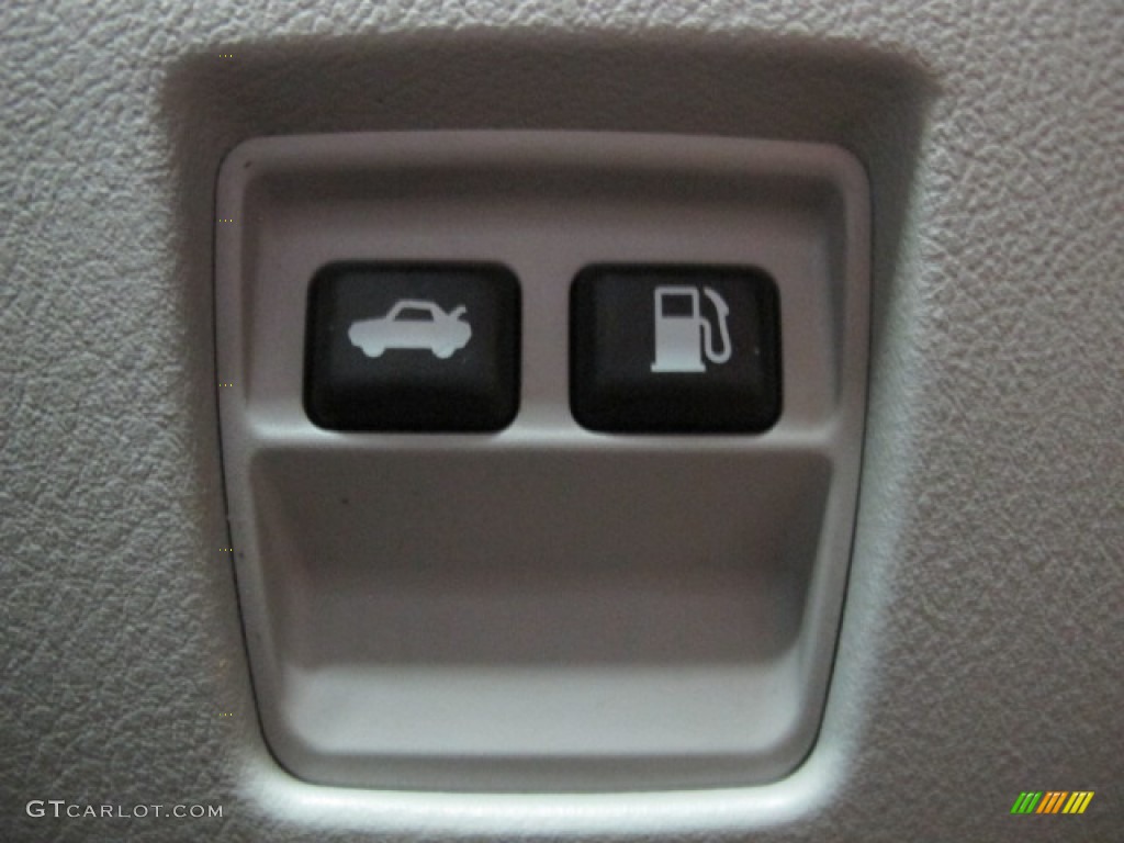 2000 Lincoln LS V6 Controls Photo #68611995
