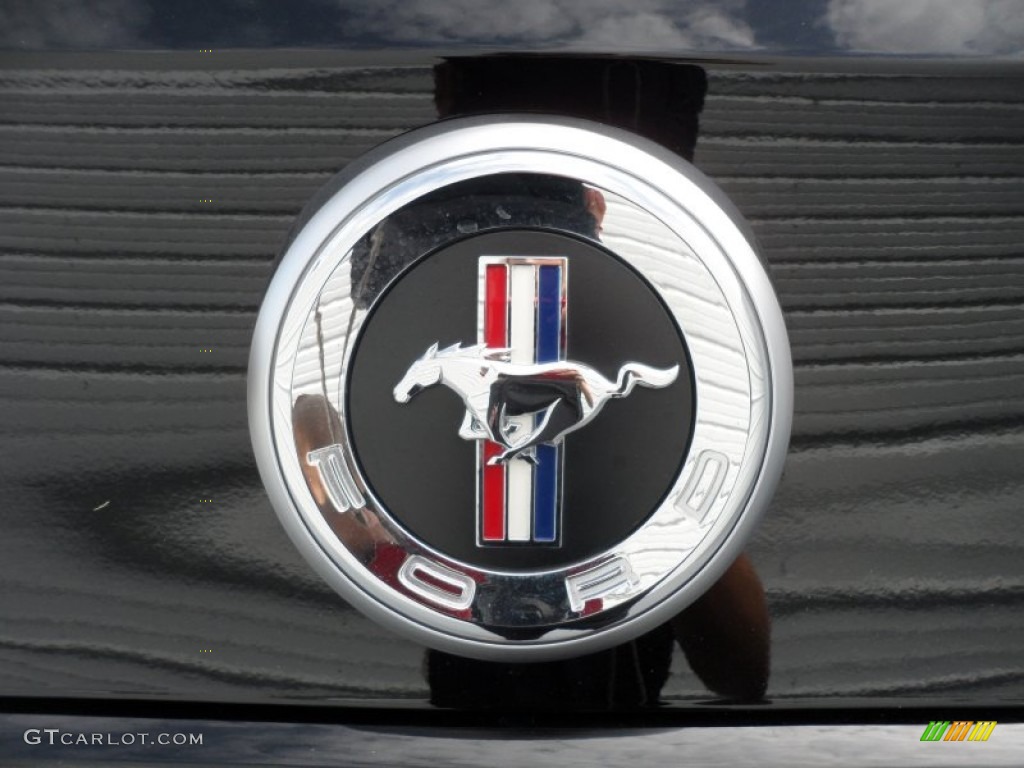 2012 Ford Mustang V6 Coupe Marks and Logos Photos