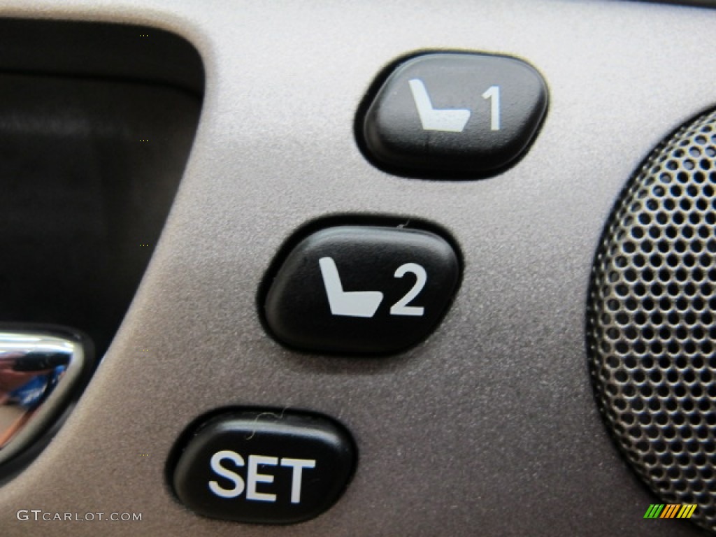 2006 Lexus ES 330 Controls Photo #68613080