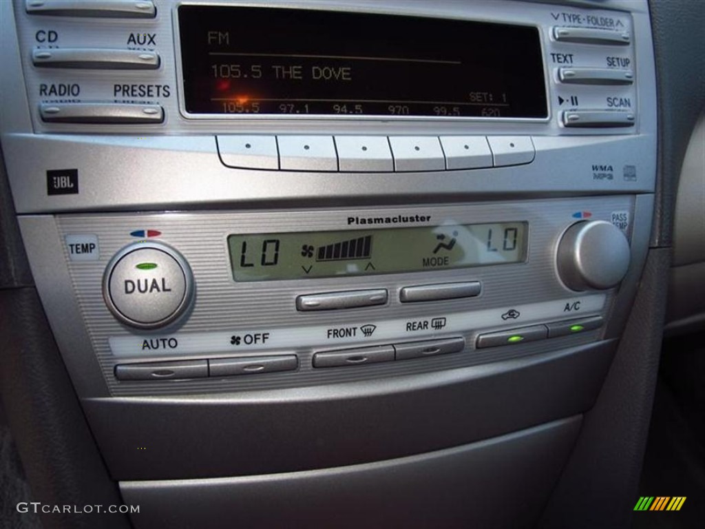 2010 Toyota Camry XLE Controls Photo #68614874