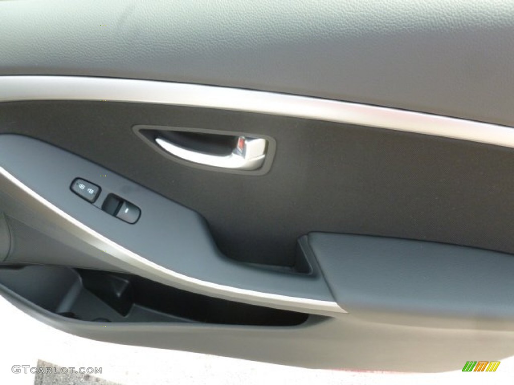 2013 Elantra GT - Monaco White / Black photo #11