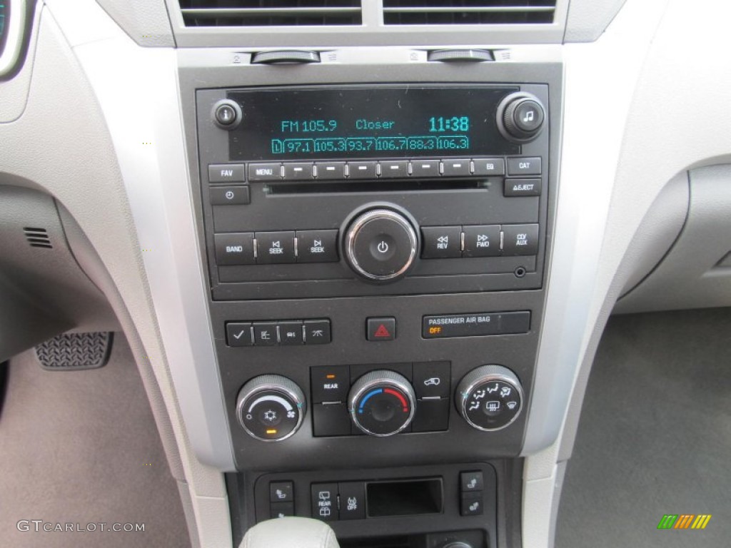 2012 Chevrolet Traverse LT AWD Controls Photo #68618369