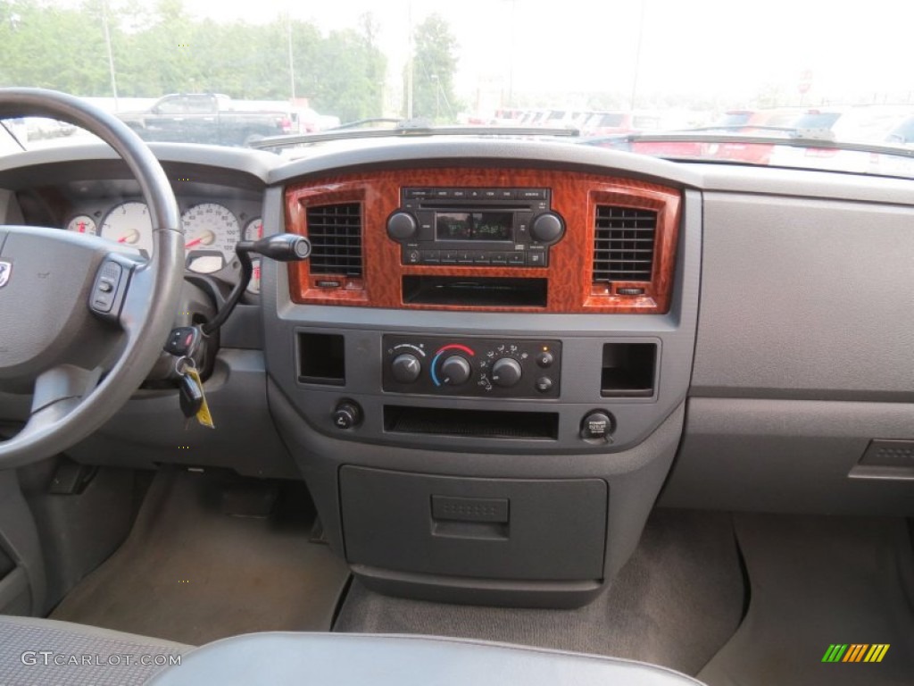 2006 Dodge Ram 3500 Big Horn Quad Cab Dually Controls Photo #68618375