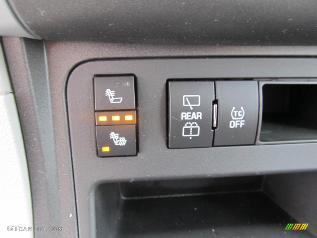 2012 Chevrolet Traverse LT AWD Controls Photo #68618396