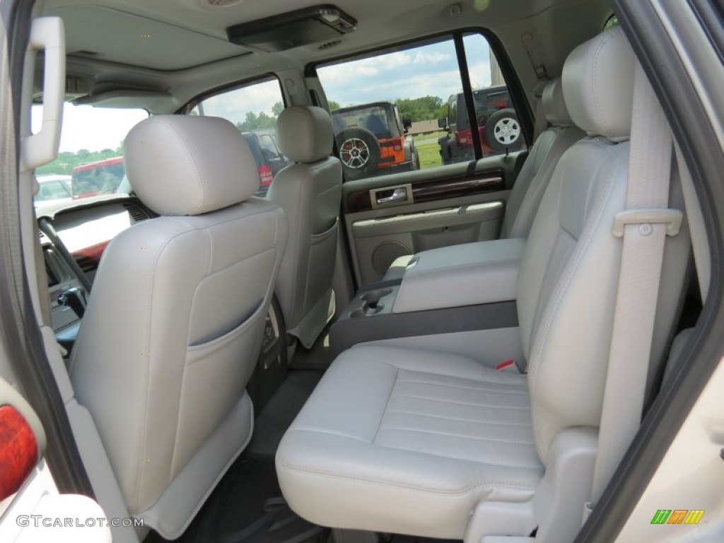 Dove Grey Interior 2006 Lincoln Navigator Ultimate 4x4 Photo #68618990