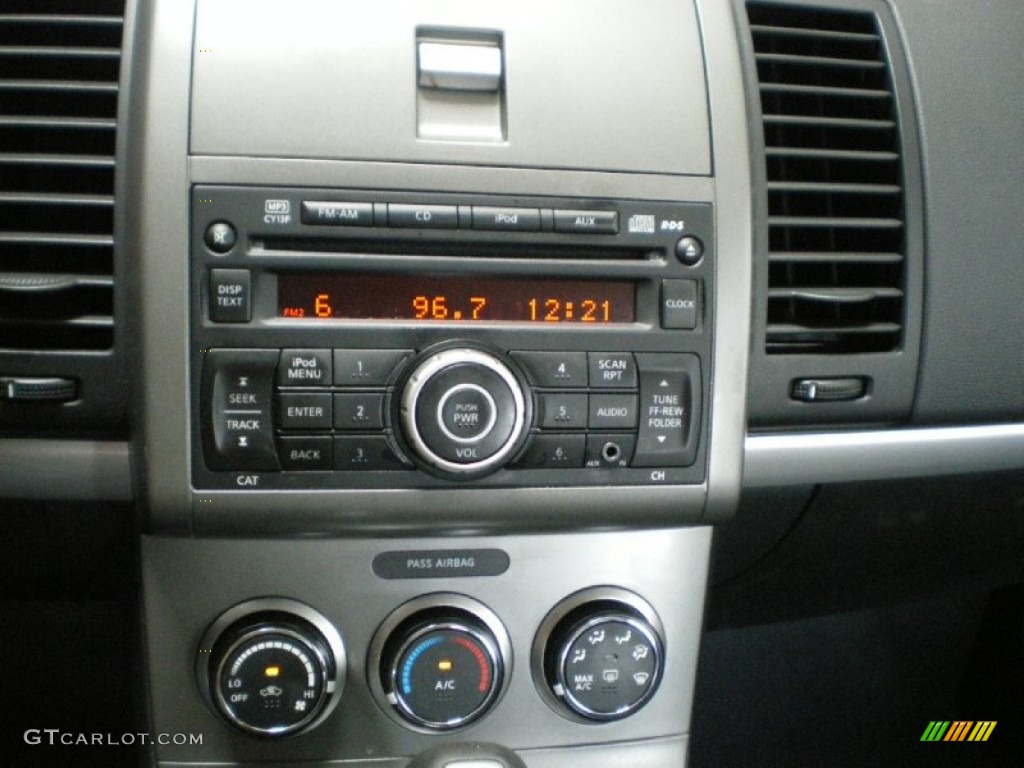 2011 Nissan Sentra 2.0 SR Controls Photo #68624882