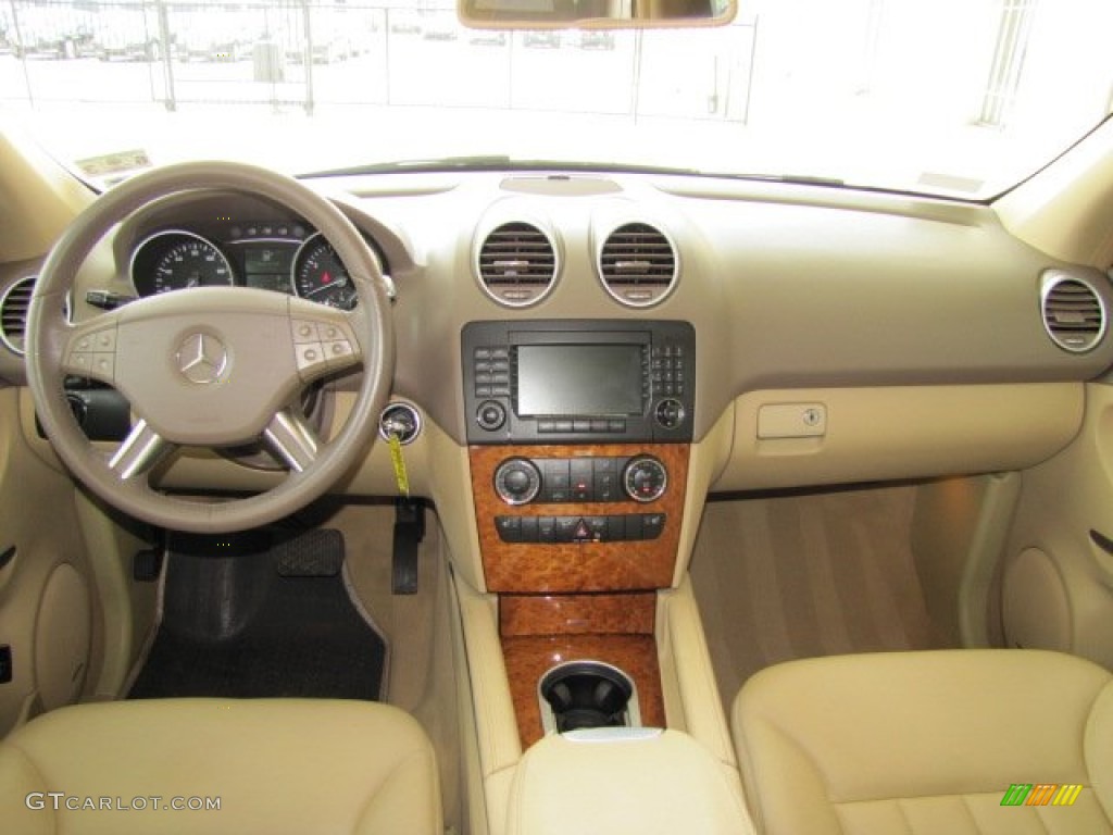 2008 Mercedes-Benz ML 350 4Matic Macadamia Dashboard Photo #68625412