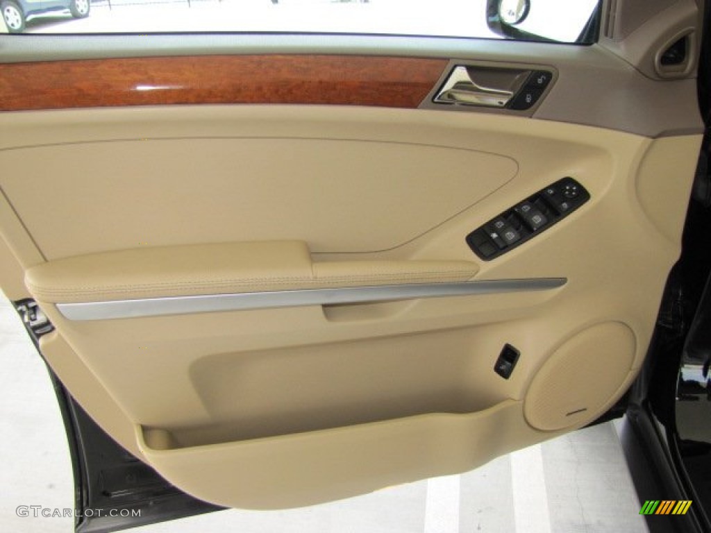 2008 Mercedes-Benz ML 350 4Matic Macadamia Door Panel Photo #68625615