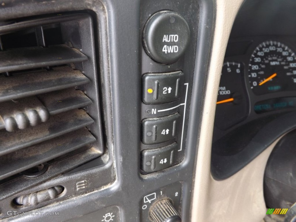 2003 Chevrolet Tahoe Z71 4x4 Controls Photo #68626600