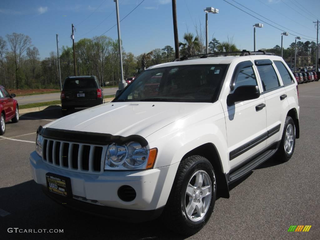 2005 Grand Cherokee Laredo - Stone White / Medium Slate Gray photo #1