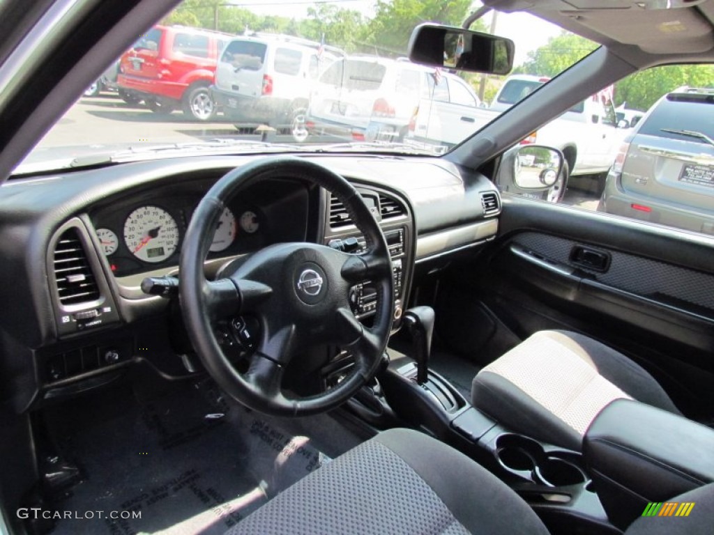 Charcoal Interior 2003 Nissan Pathfinder SE 4x4 Photo #68632687