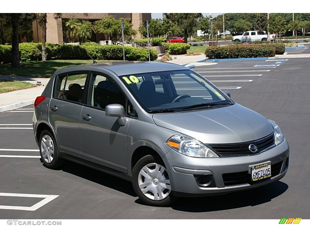 2010 Versa 1.8 S Hatchback - Magnetic Gray Metallic / Charcoal photo #2