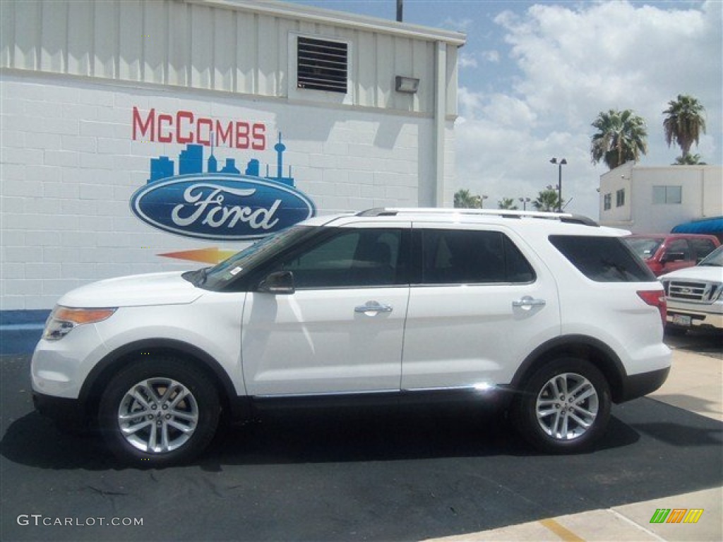 2013 Explorer XLT - Oxford White / Charcoal Black photo #2