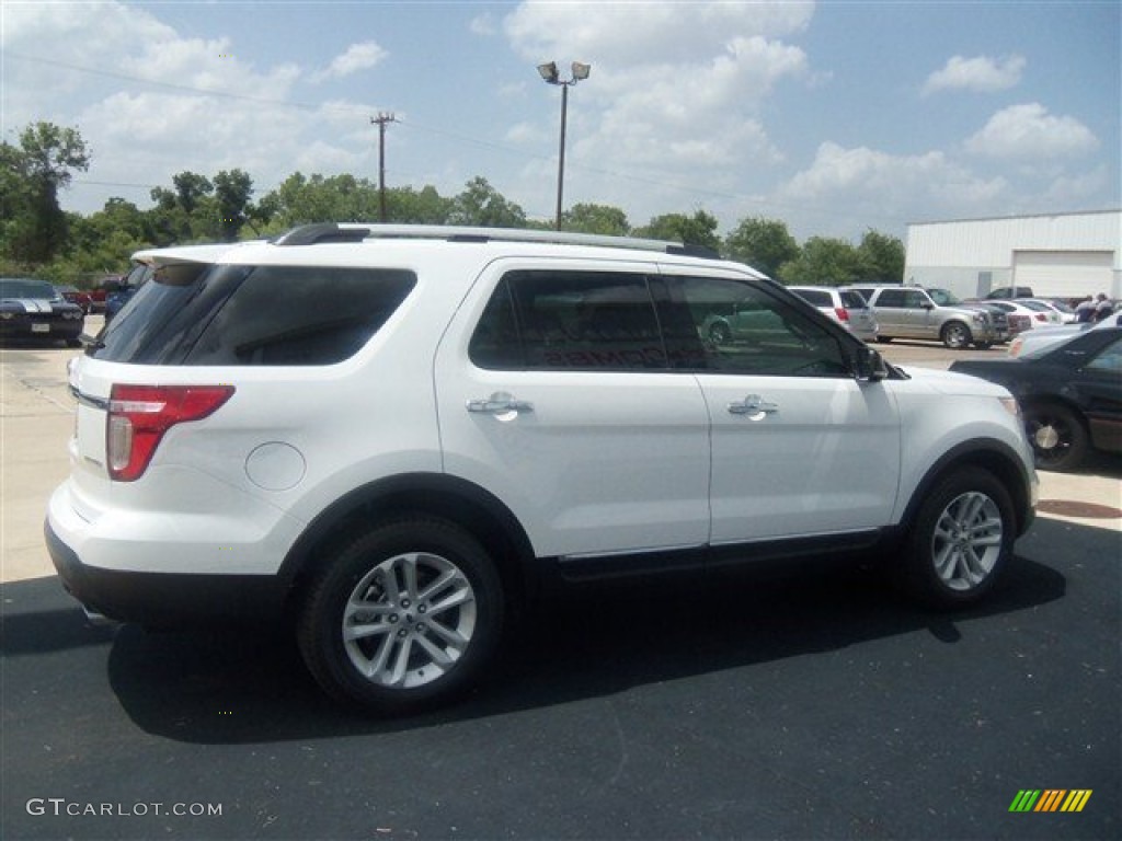 2013 Explorer XLT - Oxford White / Charcoal Black photo #6