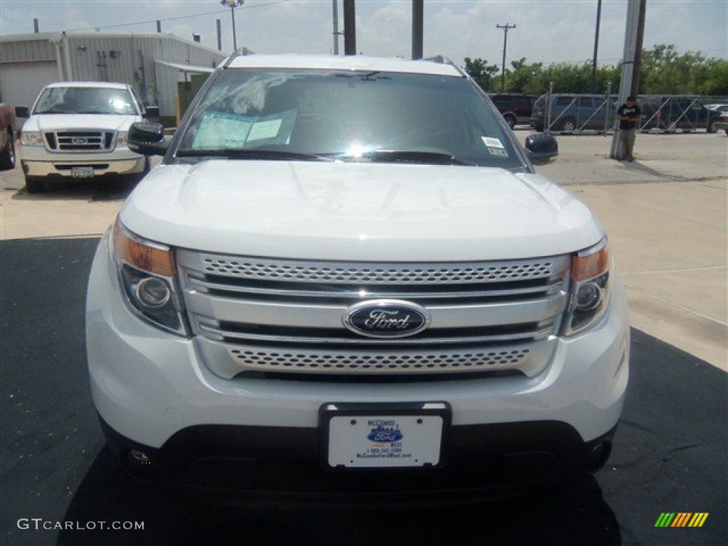 2013 Explorer XLT - Oxford White / Charcoal Black photo #8