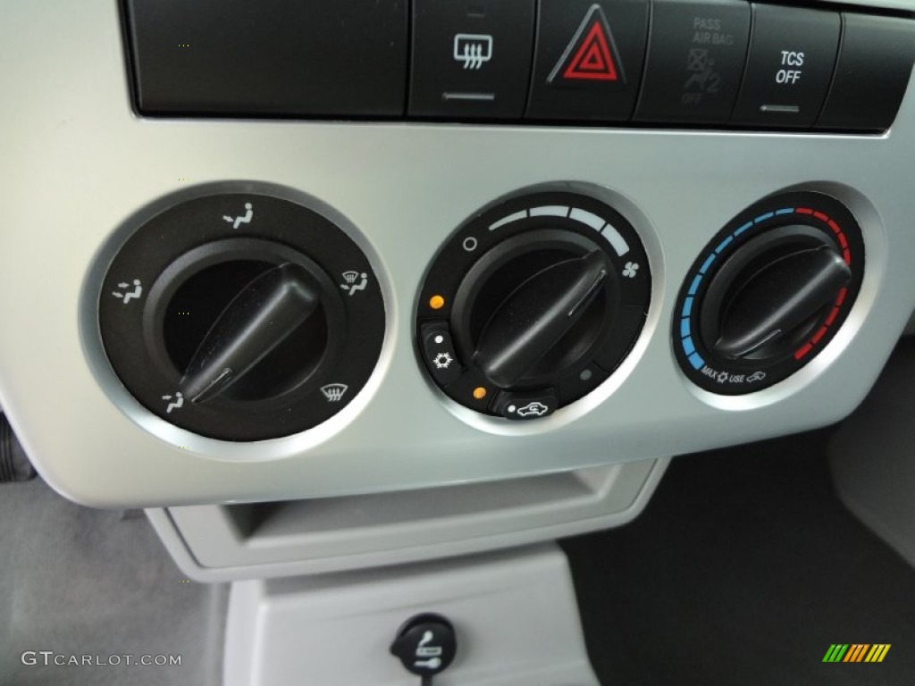 2008 Chrysler PT Cruiser Touring Controls Photos