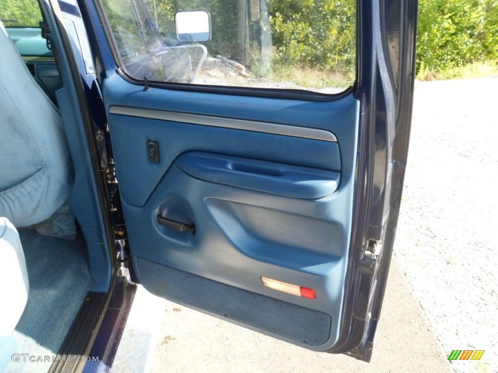1995 Ford F350 XLT Crew Cab Dually Blue Door Panel Photo #68641477