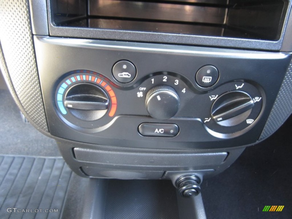 2006 Chevrolet Aveo LS Hatchback Controls Photos