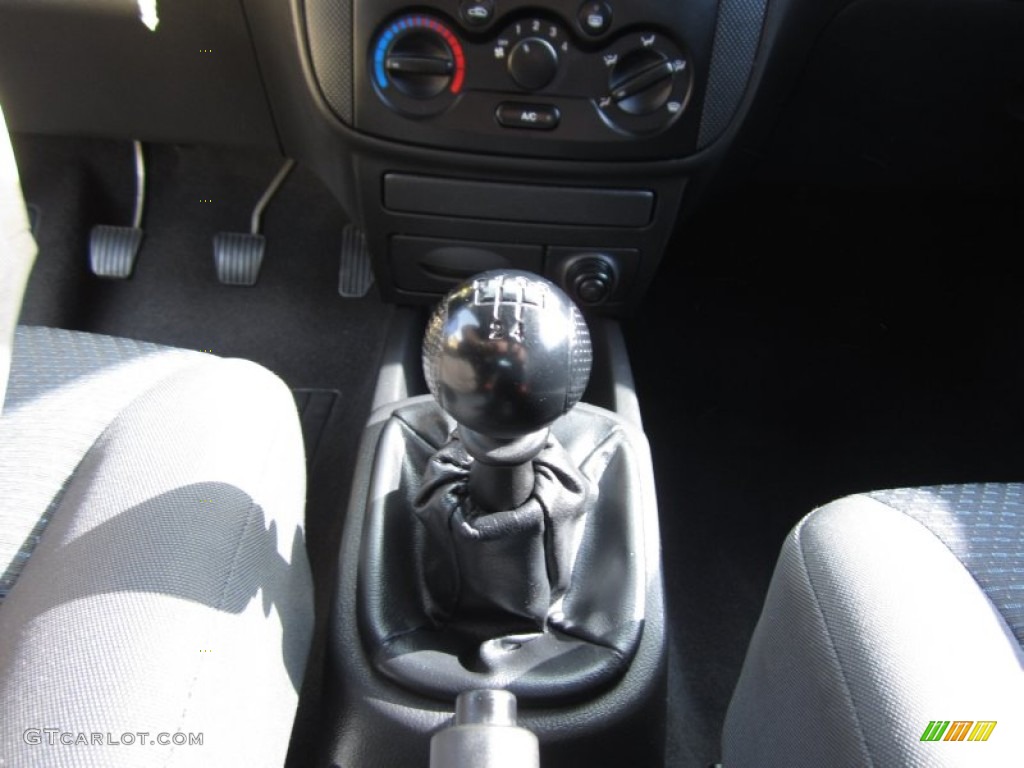 2006 Chevrolet Aveo LS Hatchback Transmission Photos